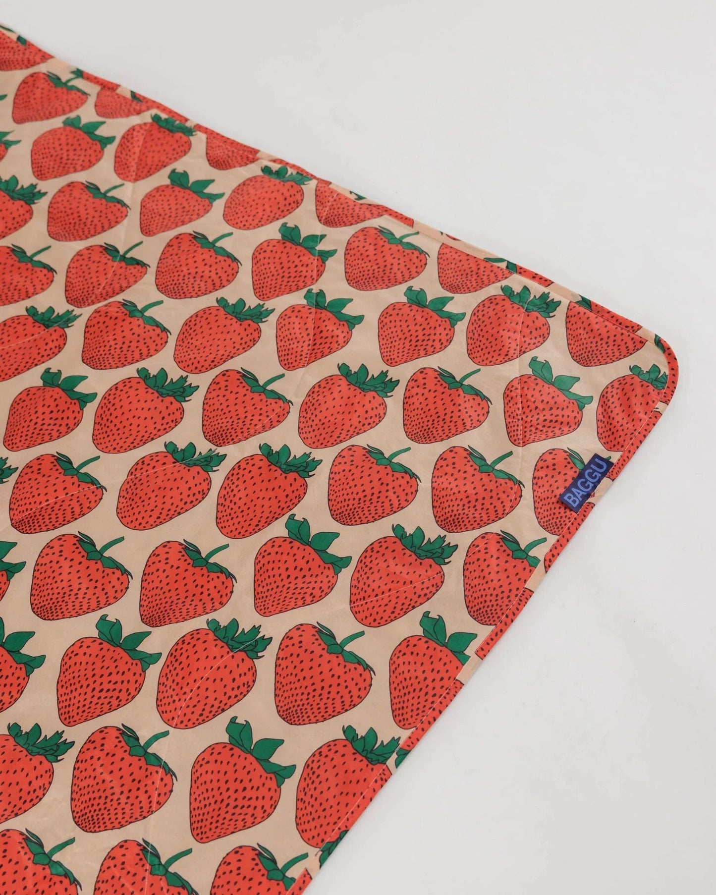 BAGGU Puffy Picnic Blanket - Strawberry