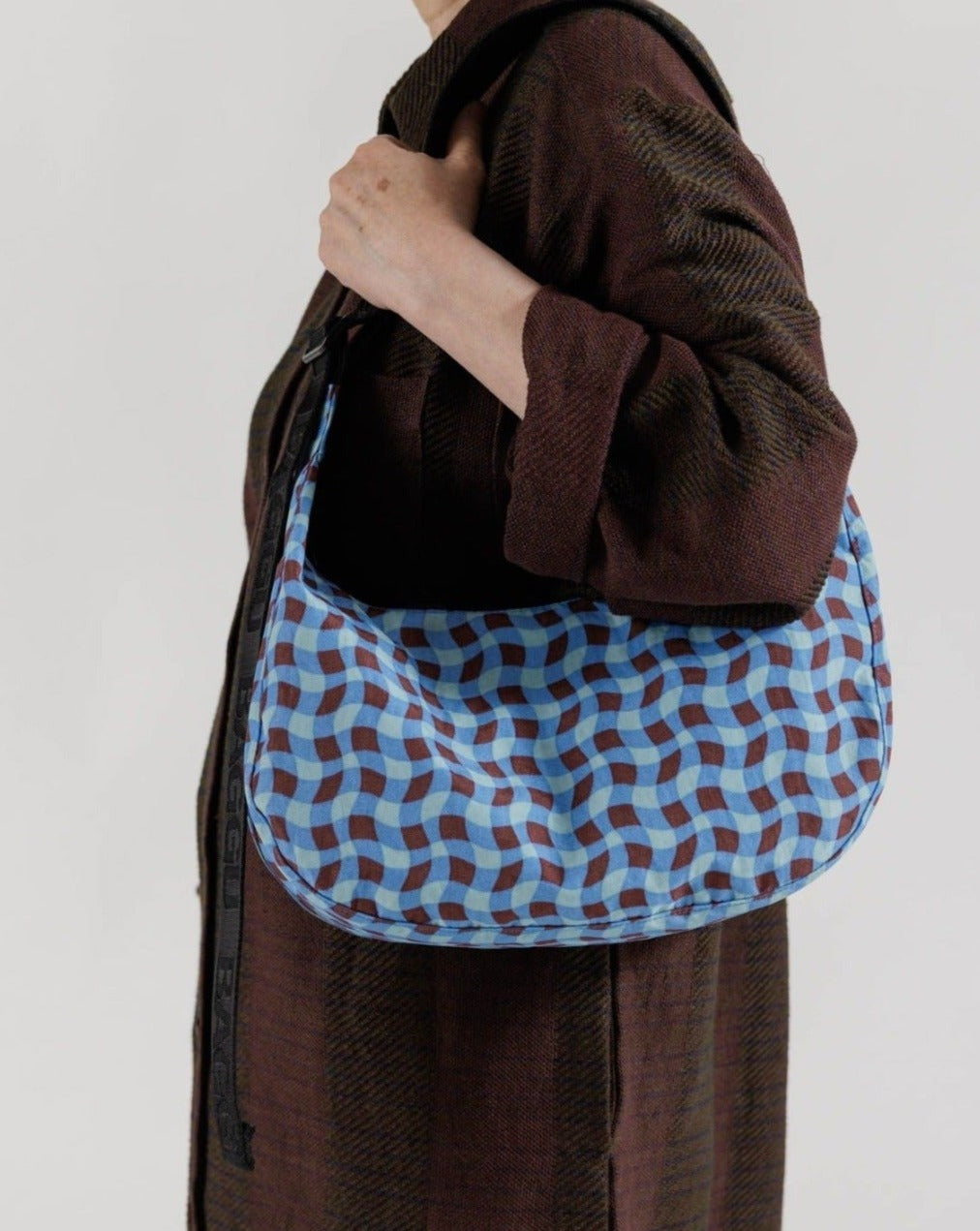 BAGGU Medium Crescent Bag - Wavy Gingham Blue