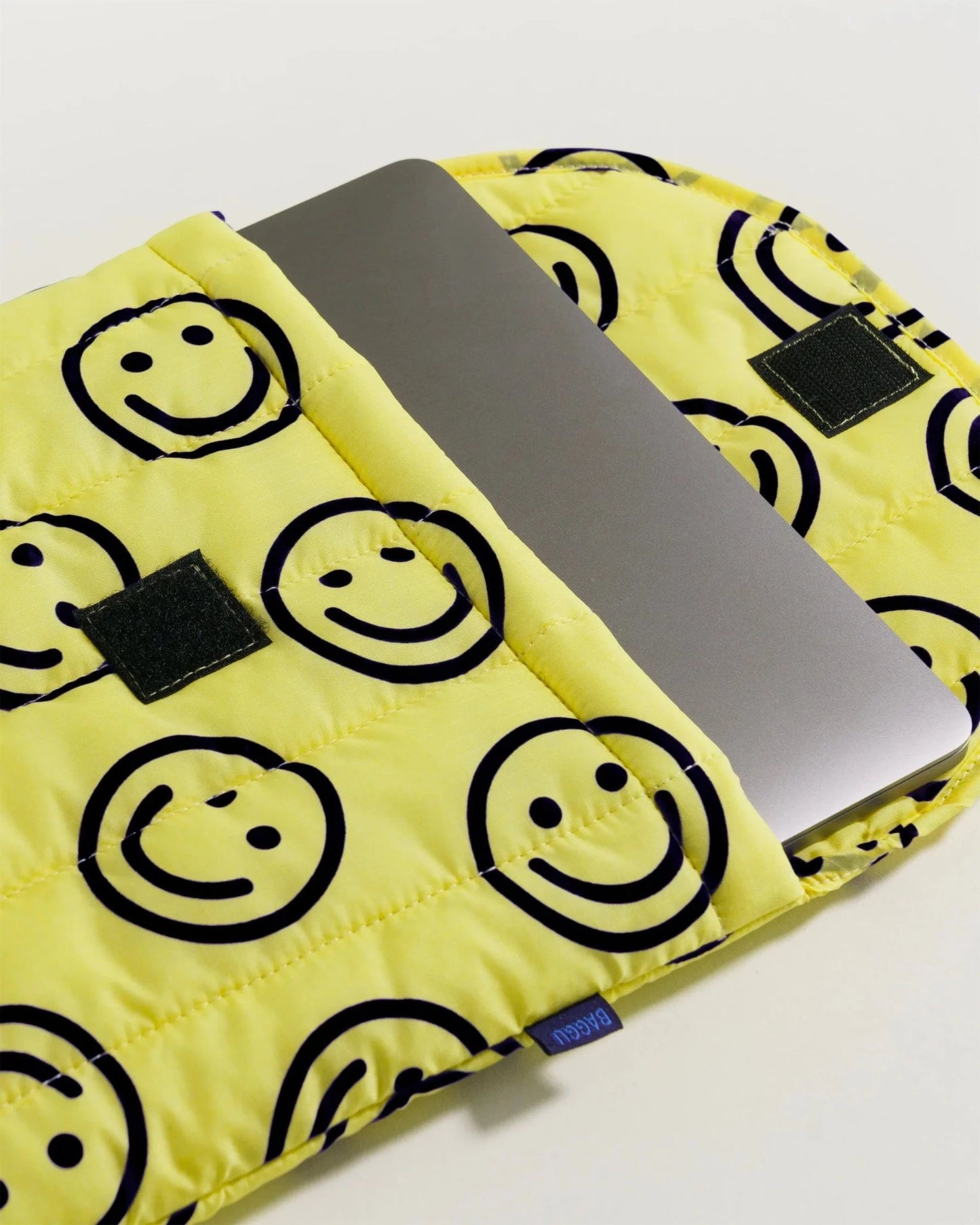 BAGGU Puffy Laptop Sleeve 16" - Smiley