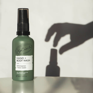 UpCircle Hand + Body Wash – Såpe for hender og kropp med kiwivann (reisestørrelse 50ml)