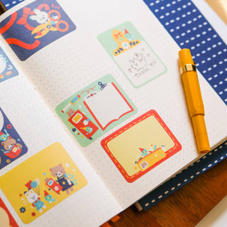 Rull med 100 Etiketter - Journal and Craft