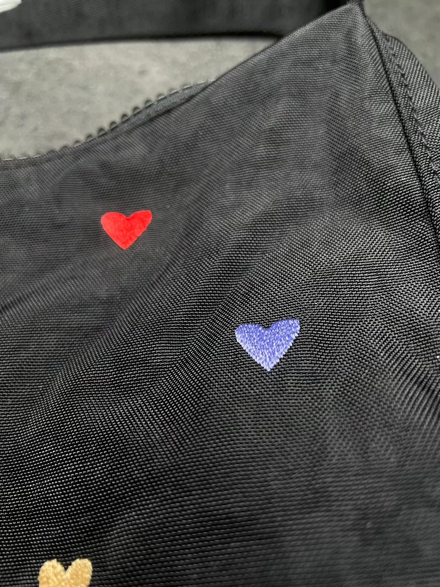 BAGGU Medium Crescent Bag - Embroidered Hearts