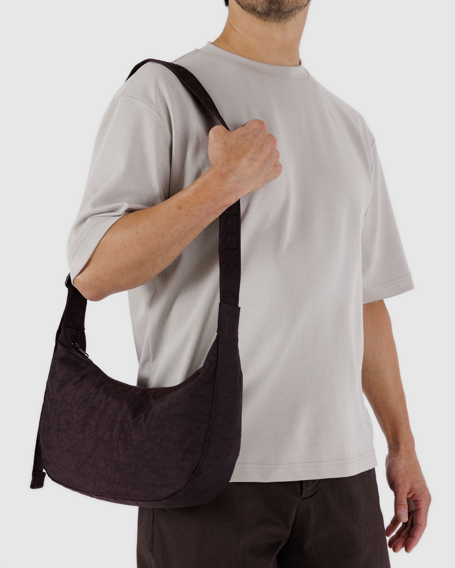 BAGGU Medium Crescent Bag - Chocolate Plum