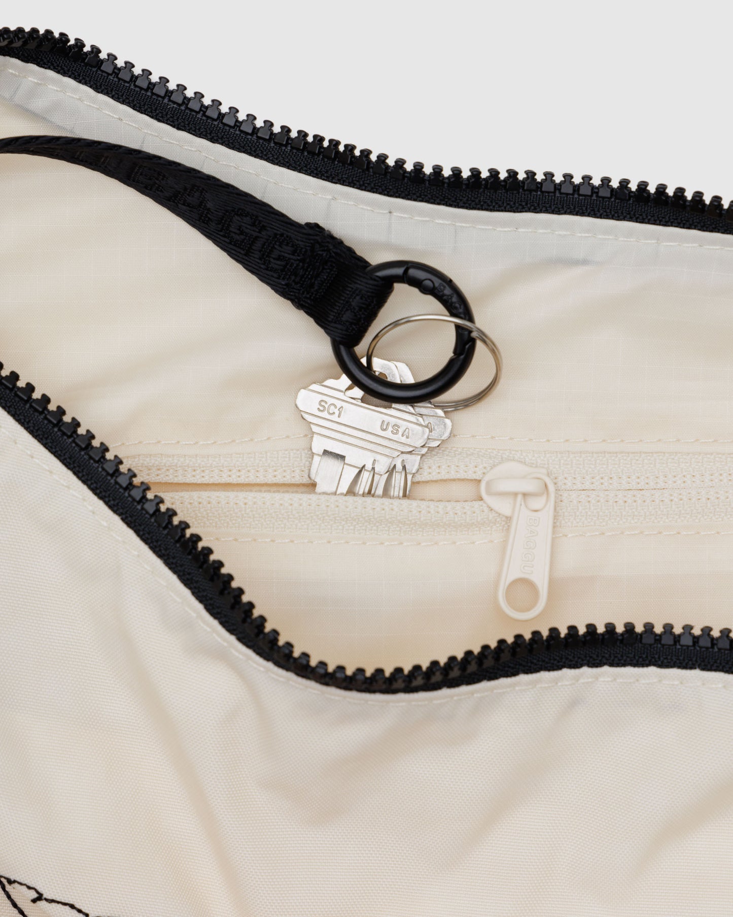 BAGGU Medium Crescent Bag - Embroidered Shells