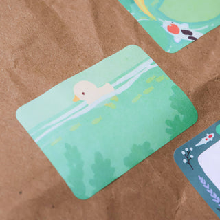 Rull med 100 Etiketter - Ducks in Koi Pond