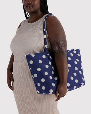 BAGGU - BAGGU Large Nylon Reversible Tote - Navy Polka Dot Mix - COLORPOP
