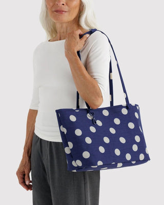 BAGGU - BAGGU Medium Nylon Reversible Tote - Navy Polka Dot Mix - COLORPOP