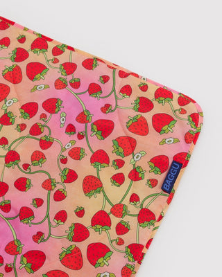 BAGGU - BAGGU Puffy Picnic Blanket - Strawberry Blossom - COLORPOP