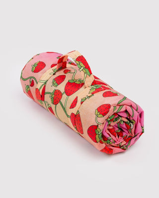 BAGGU - BAGGU Puffy Picnic Blanket - Strawberry Blossom - COLORPOP