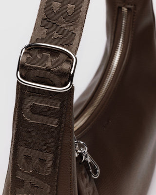 BAGGU - BAGGU Recycled Leather Crescent Bag Small - Brown - COLORPOP