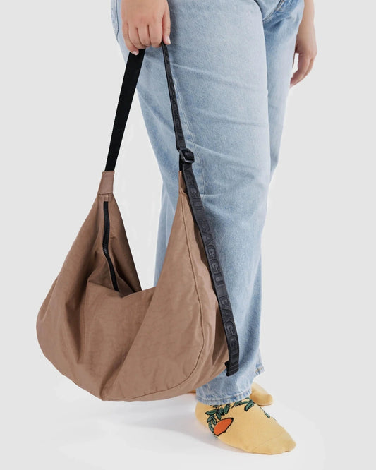 BAGGU Large Crescent Bag Cocoa