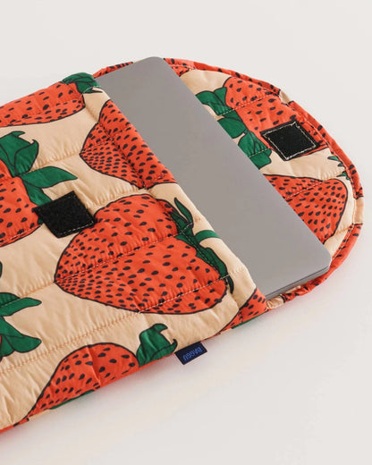 BAGGU Puffy Laptop Sleeve 16" - Strawberry