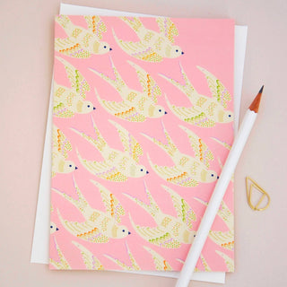 Elvira.v.v.Designs - Birds in Flight Kort – Soft Pink - COLORPOP