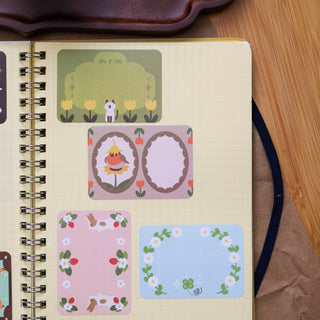 Rull med 100 Etiketter - Retro Frames