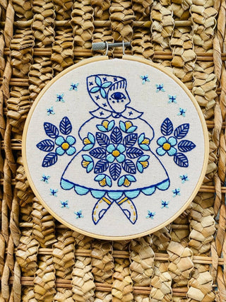 Hook, Line & Tinker Embroidery Kits - Lady Dancing - Broderi Kit - COLORPOP