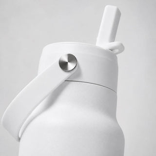 IZY Bottles - IZY Drikkeflaske Med Sugerør – Hvit 900 ml - COLORPOP