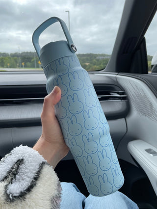 IZY Bottles - IZY Drikkeflaske med Sugerør - Lyseblå Miffy 900ml - COLORPOP