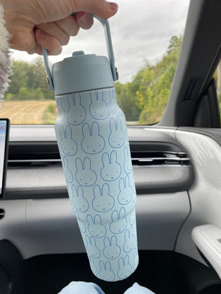IZY Bottles - IZY Drikkeflaske med Sugerør - Lyseblå Miffy 900ml - COLORPOP