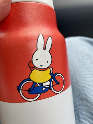 IZY Bottles - IZY Drikkeflaske med Sugerør - Miffy Oransje, Hvit, Blå 900ml - COLORPOP
