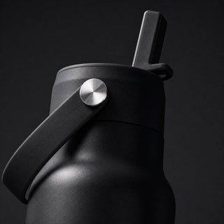 IZY Bottles - IZY Drikkeflaske Med Sugerør – Sort 900 ml - COLORPOP