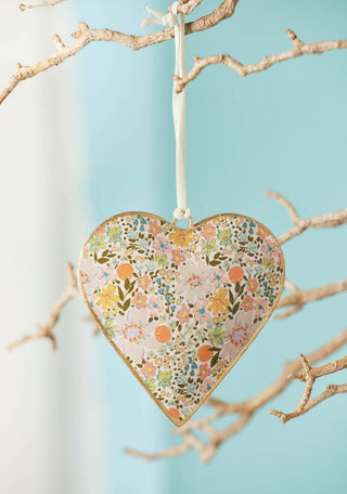 Namaste - Ditsy Floral Heart - Dekorasjon i metall - COLORPOP