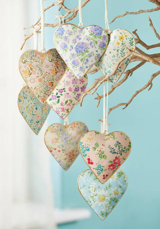 Namaste - Ditsy Floral Heart - Dekorasjon i metall - COLORPOP