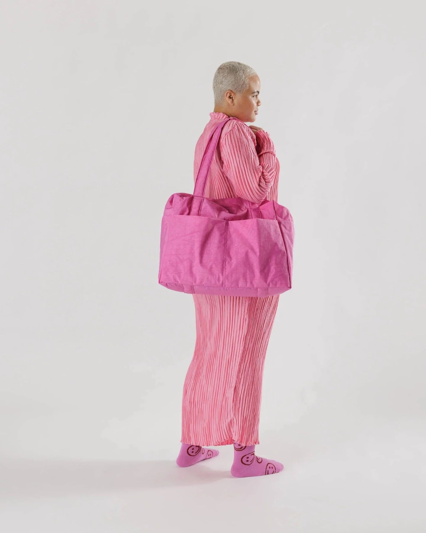BAGGU Cloud Carry-On Bag (black & extra pink)