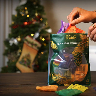 Wally and Whiz - The Christmas Bag - 24 poser - COLORPOP